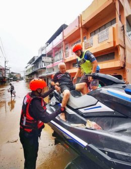 ยามาฮ่า ร่วมสนับสนุน ทีมเวฟรันเนอร์จิตอาสา ช่วยเหลือผู้ประสบอุทกภัย