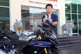 ยามาฮ่าส่งมอบรถ R15M มูลค่า 1.38 แสน ให้กับผู้โชคดีที่ซื้อบัตร YAMAHA Stand ในการแข่งขัน MotoGP 2024 สนามประเทศไทย