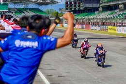 ทัพนักบิดไทยยามาฮ่า พลิกเกมสุดโหด ARRC ไอเดีย-กฤตภัทร ปลดล็อก คว้าชัยแรกที่ มาเลเซีย ตี-อนุภาพ โชว์ฟอร์มดุ ! แซงจากท้ายเบิ้ลโพเดียม