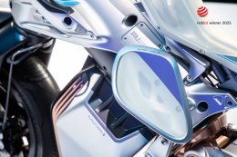 MOTOROiD2 คว้ารางวัล Red Dot Award ด้านการออกแบบนวัตกรรมแนวคิด นับเป็นครั้งที่ 5 ของยามาฮ่า