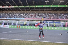 เพลงชาติไทย กระหึ่ม ! ไอเดีย-กฤตภัทร คว้าชัยเรซ 2 ศึกเอเชีย โร้ด รุ่น 250