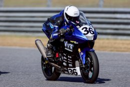 เพลงชาติไทย กระหึ่ม ! ไอเดีย-กฤตภัทร คว้าชัยเรซ 2 ศึกเอเชีย โร้ด รุ่น 250