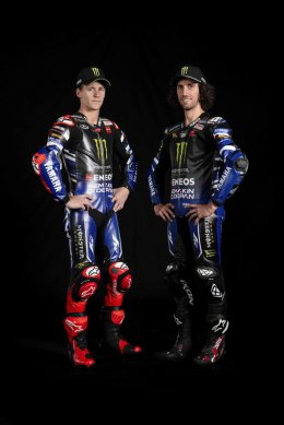 ยามาฮ่า ก้าวสู่ยุคใหม่ ! เปิดตัวทีมศึกโมโตจีพี 2026 เผยโฉมรถแข่ง M1 V4 กวาร์ตาราโร-รินส์ พร้อมลุย