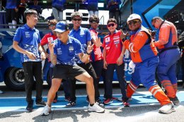 ตี-อนุภาพ  ไอเดีย-กฤตภัทร  กัส-ธีรไนย 3 นักบิดยามาฮ่า ร่วมกิจกรรม Pit Walk สุดคึกคัก แดนซ์เรียกเสียงเชียร์ ก่อนลุยศึกชิงแชมป์เอเชีย เรซ 2 ที่ บุรีรัมย์