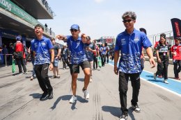 ตี-อนุภาพ  ไอเดีย-กฤตภัทร  กัส-ธีรไนย 3 นักบิดยามาฮ่า ร่วมกิจกรรม Pit Walk สุดคึกคัก แดนซ์เรียกเสียงเชียร์ ก่อนลุยศึกชิงแชมป์เอเชีย เรซ 2 ที่ บุรีรัมย์