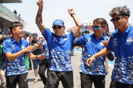 ตี-อนุภาพ  ไอเดีย-กฤตภัทร  กัส-ธีรไนย 3 นักบิดยามาฮ่า ร่วมกิจกรรม Pit Walk สุดคึกคัก แดนซ์เรียกเสียงเชียร์ ก่อนลุยศึกชิงแชมป์เอเชีย เรซ 2 ที่ บุรีรัมย์