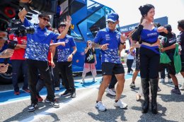 ตี-อนุภาพ  ไอเดีย-กฤตภัทร  กัส-ธีรไนย 3 นักบิดยามาฮ่า ร่วมกิจกรรม Pit Walk สุดคึกคัก แดนซ์เรียกเสียงเชียร์ ก่อนลุยศึกชิงแชมป์เอเชีย เรซ 2 ที่ บุรีรัมย์