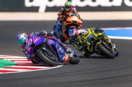 YZR-M1 V4 ส่งสัญญาณบวก ! โทปรัค ไล่แซงสุดมันในสปรินต์เรซ บาลาตอน พาร์ค