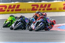 YZR-M1 V4 ส่งสัญญาณบวก ! โทปรัค ไล่แซงสุดมันในสปรินต์เรซ บาลาตอน พาร์ค