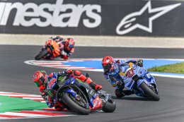 YZR-M1 V4 ส่งสัญญาณบวก ! โทปรัค ไล่แซงสุดมันในสปรินต์เรซ บาลาตอน พาร์ค