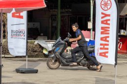 ยามาฮ่าลุยลงพื้นที่ช่วยเหลือผู้ประสบภัยน้ำท่วมชุมชนคลองจั่น เดินหน้าโครงการ ยามาฮ่าร่วมใจ ช่วยผู้ประสบภัยน้ำท่วม เคียงข้างคนไทยในทุกสถานการณ์