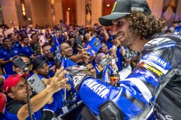 Yamaha เปิดตัวพร้อมเผยโฉมสีสันใหม่ YZR-M1 ขุมพลัง V4 สู่ยุคใหม่ MotoGP 2026