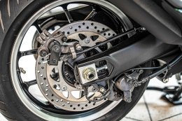 เจาะลึกระบบ Brake Control (BC) ใหม่ ใน Yamaha TMAX 2025  เบรกมั่นใจ แม้เข้าโค้ง!