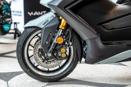 เจาะลึกระบบ Brake Control (BC) ใหม่ ใน Yamaha TMAX 2025  เบรกมั่นใจ แม้เข้าโค้ง!
