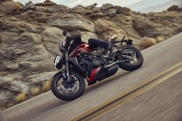 เจาะลึกขุมพลังสามสูบต้นแบบเครื่องยนต์ในสนามแข่ง Moto2 กับ Street Triple 765 RS สปอร์ตเน็กเก็ตไบค์สายพันธุ์แท้ของนักสู้จากไทรอัมพ์