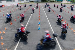ยามาฮ่าเดินหน้าโครงการสร้าง Super Rider จับมือทิพยประกันภัย จัดอบรมการขับขี่ปลอดภัย พร้อมวิธีกู้ชีพเบื้องต้นให้กับ TIP Smart Assist