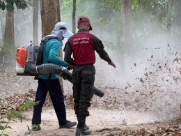 เขตประกอบการอุตสาหกรรมไทยอีสเทิร์นร่วมกับเครือข่ายวิสาหกิจชุมชนผู้ผลิตปาล์มน้ำมันอย่างยั่งยืนไทยอีสเทิร์นจัดฝึกอบรมการดับไฟป่า