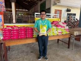 เขตประกอบการอุตสาหกรรมไทยอีสเทิร์น ร่วมสืบสานประเพณีไทย พร้อมมอบข้าวสาร 1,000 กิโลกรัม สนับสนุนกิจกรรมรดน้ำดำหัวผู้สูงอายุ