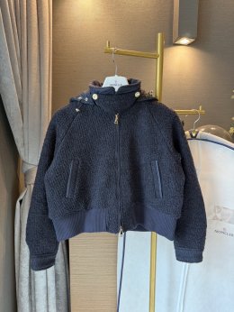 Moncler คือแบรนด์อะไร?