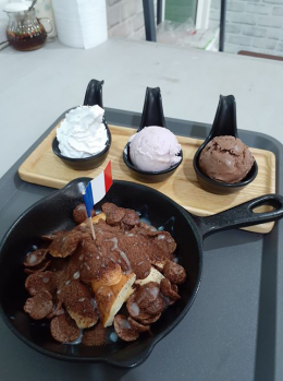 Dayicecream #0063 สาขา ร้าน ดีว่าร์ Cafe ร้านอยู่ตรงข้ามกับไปรษณีย์ อรัญประเทศ