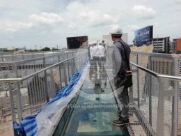 ไตรภูมิภูเก็ต งานสะพานกระจก