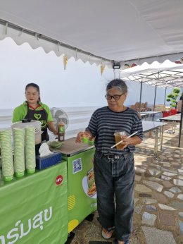 Farmsuk HFC supports blood donation with Wat Suthat.