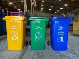 สกีนชื่อลงบนถังขยะ