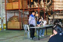 Students visit our factory