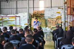 Students visit our factory