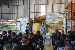 Students visit our factory