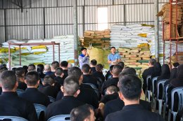 Students visit our factory