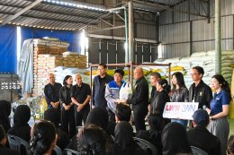 Students visit our factory