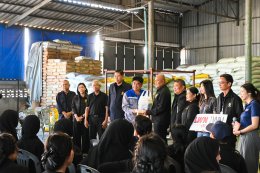 Students visit our factory