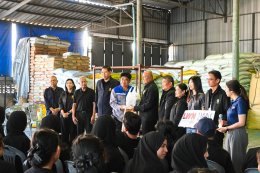 Students visit our factory