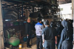 Students visit our factory