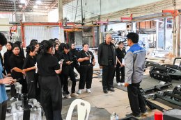 Students visit our factory