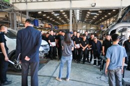 Students visit our factory