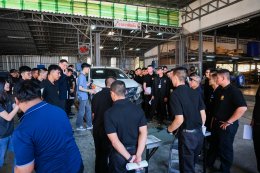 Students visit our factory