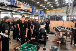 Students visit our factory