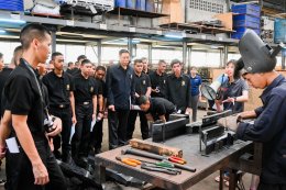 Students visit our factory