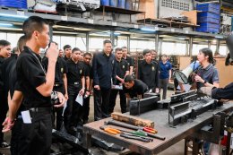 Students visit our factory