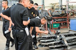 Students visit our factory
