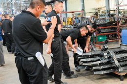 Students visit our factory