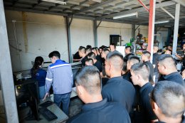 Students visit our factory