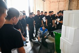 Students visit our factory