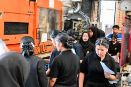 Students visit our factory