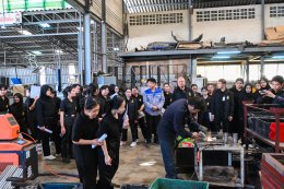 Students visit our factory