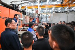 Students visit our factory