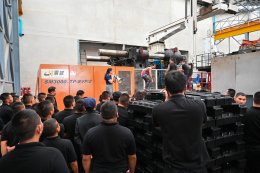 Students visit our factory