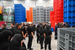 Students visit our factory